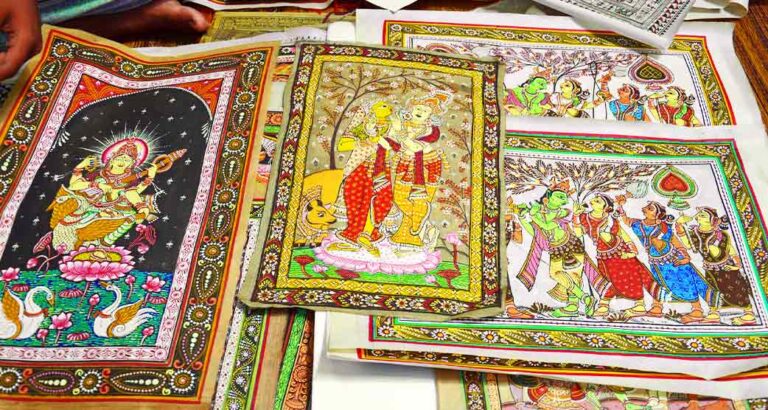 Making Pattachitra Painting-3