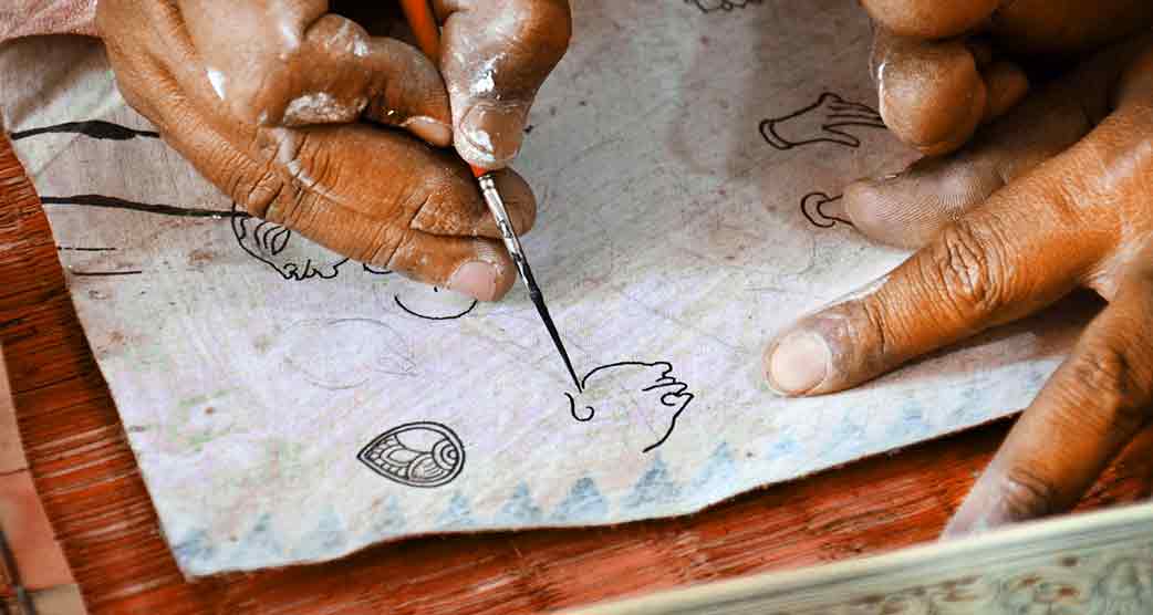 Making Pattachitra Painting-4