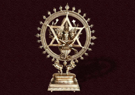 Why is Yoga Narasimha depicted behind Chakrathalwar in Hindu iconography?